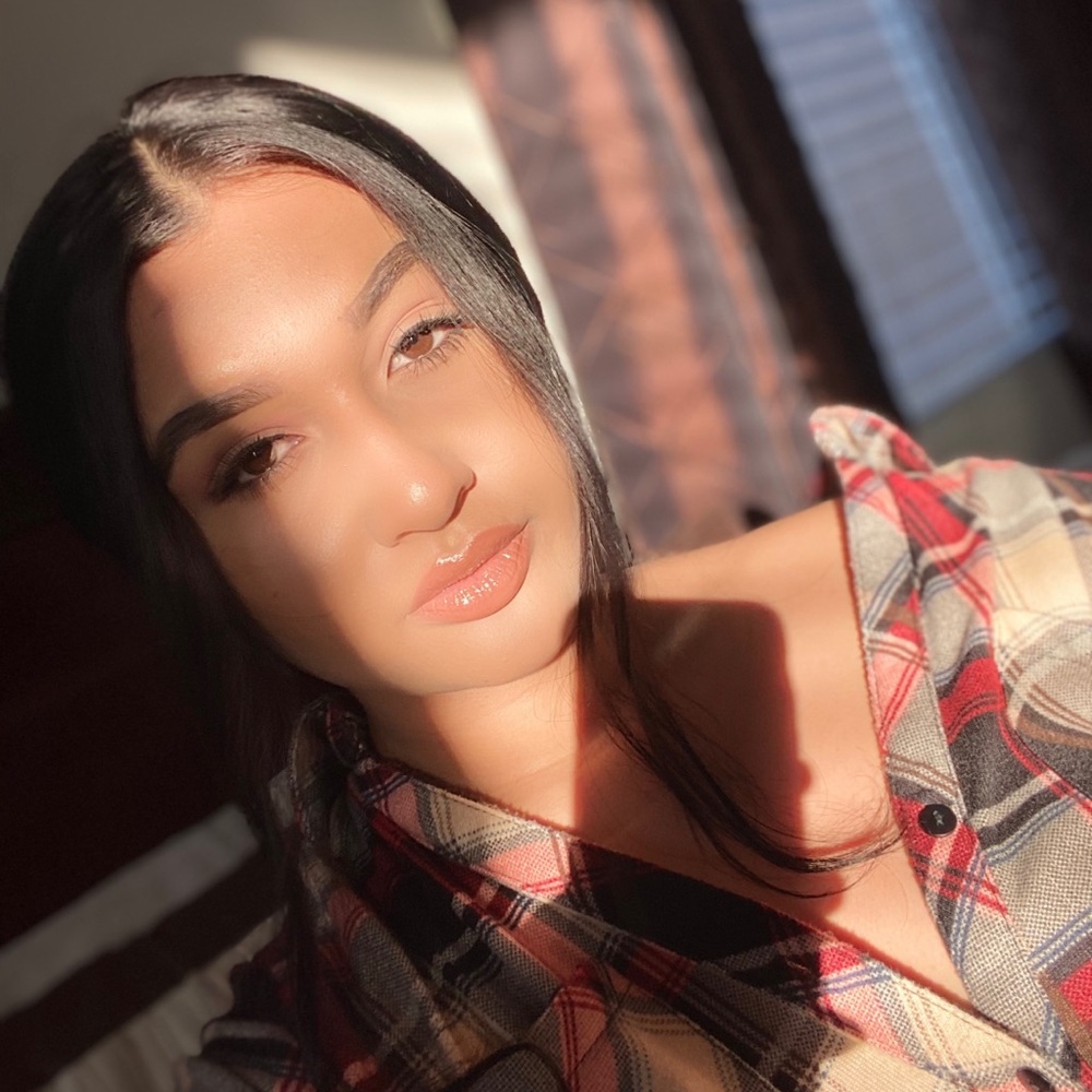 Meet your Posher, Nayely